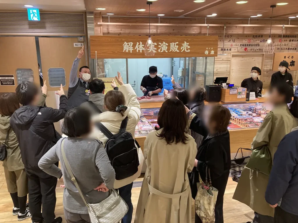 旬の食材と実演で食品売場に来店のきっかけを　阪急うめだ本店が「うめだマルシェ」を開催