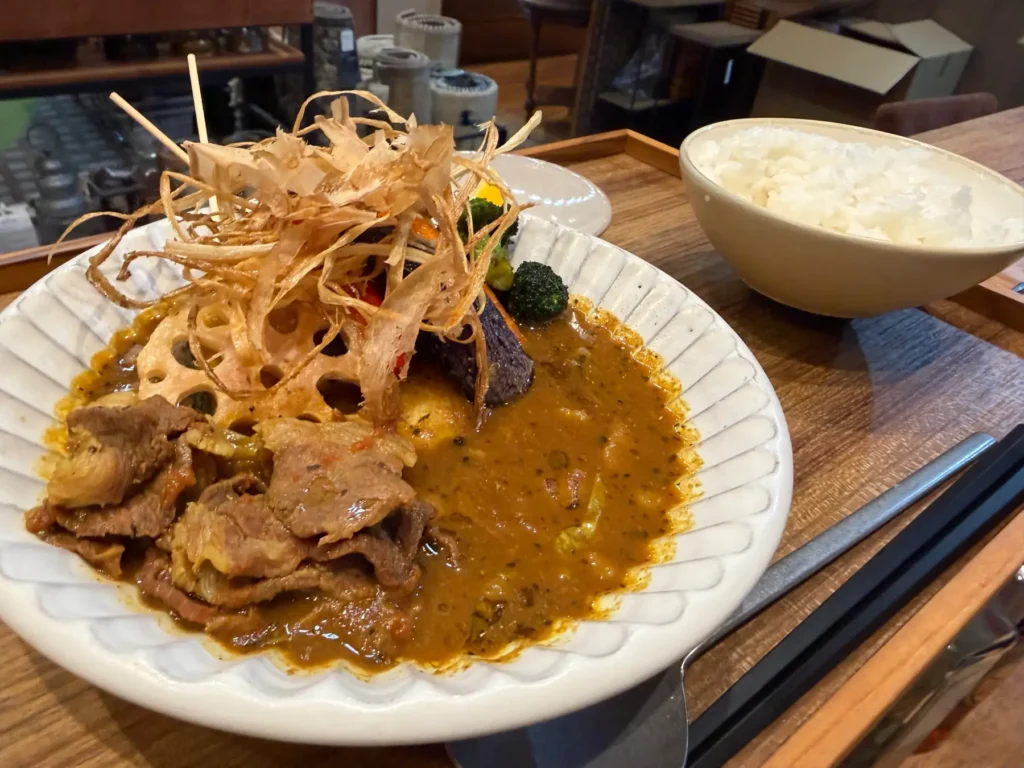 丹波篠山初、猪肉のスープカレー誕生 9月3日発売。ぼたん鍋発祥の地、半年かけたレシピで1,980円。