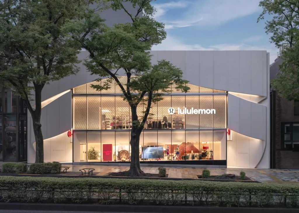 原宿にlululemonグローバル旗艦店誕生 8月19日オープン。全2フロア1,220㎡、日本初の名入れサービスも。