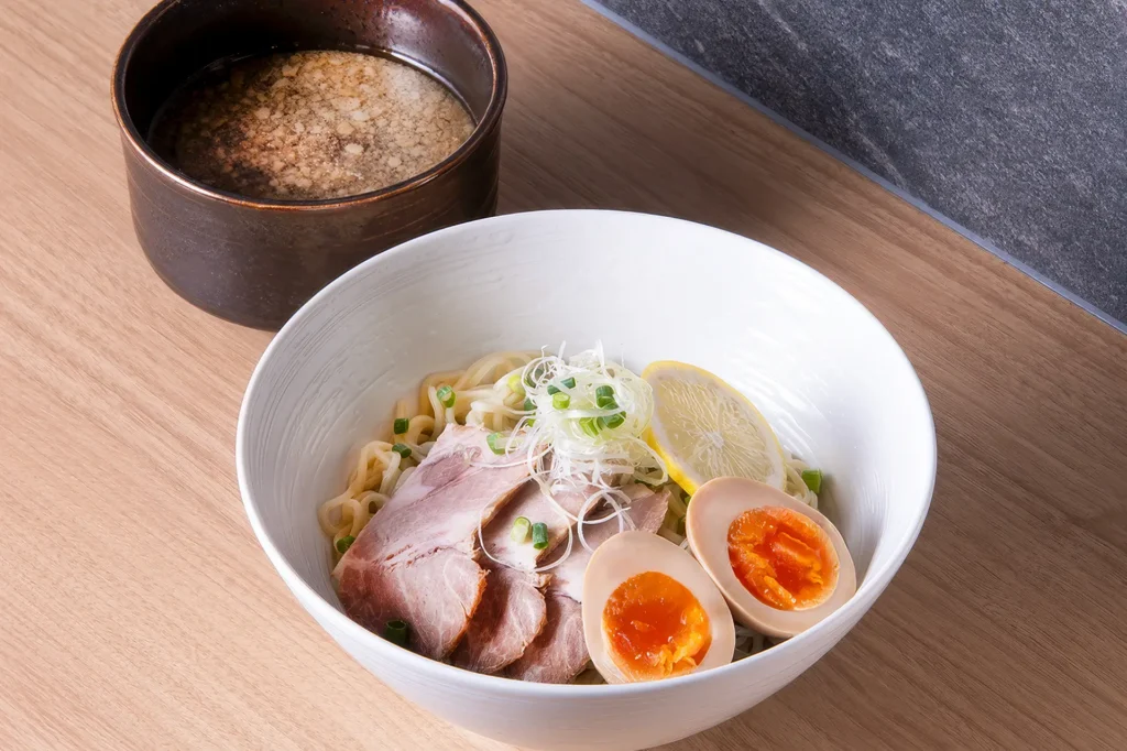 六本木「GINZA TON BOX」に新メニュー『つけ麺』登場 8月18日提供開始、1日20杯限定の名店監修一杯。