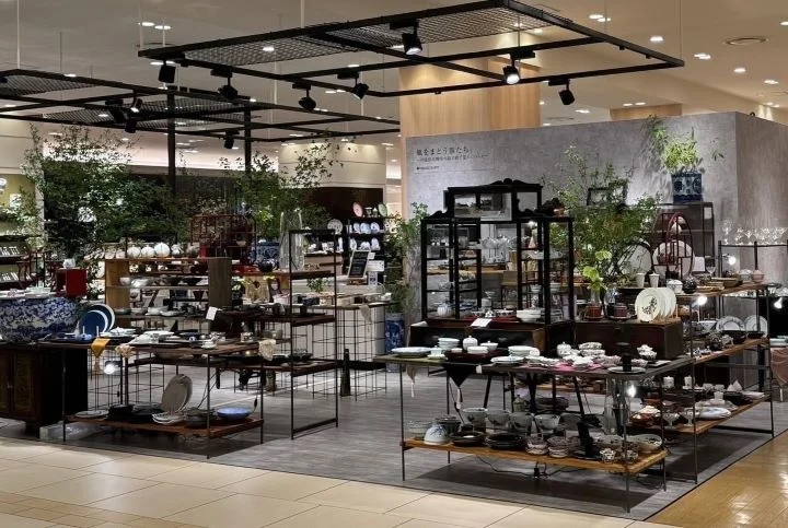 阪急うめだ本店が「季をまとう器たち」を9月23日から開催。約200種類の器や食卓用品、錆絵体験も