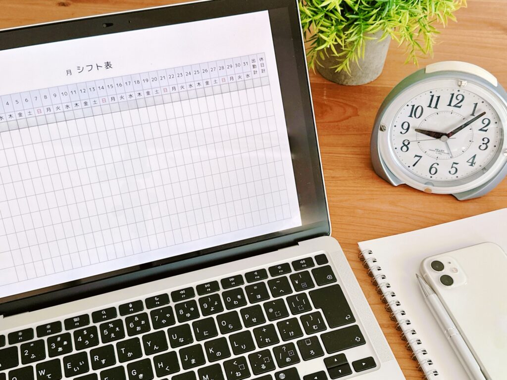 1か月単位の変形労働時間制とは？シフト制店舗での導入手順