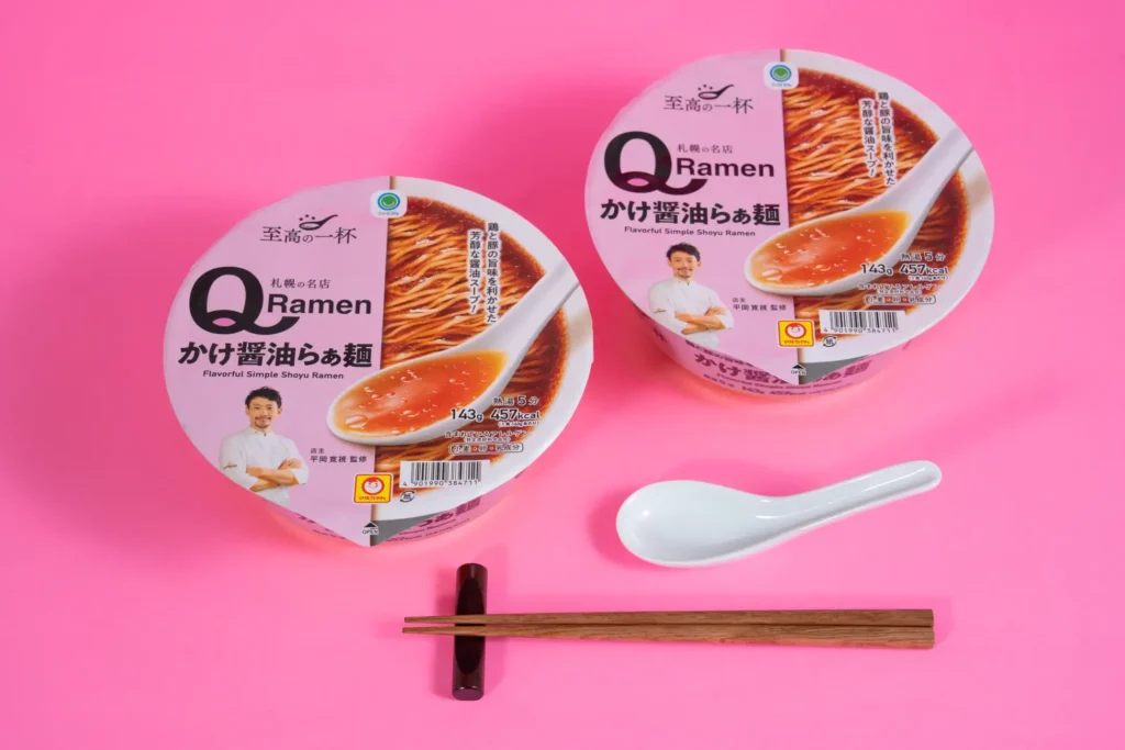 ファミリーマートが「らぁ麺Q」監修商品3品を発売。カップ麺や菓子を10月6日から順次展開