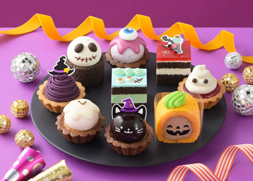 銀座コージーコーナーがハロウィンスイーツ5品を発売。9種のプチケーキやかぼちゃのタルトを展開